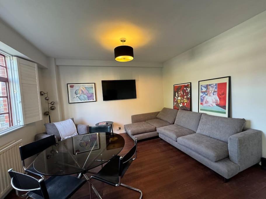 Stylish 1 Bed Hyde Park Appartamento